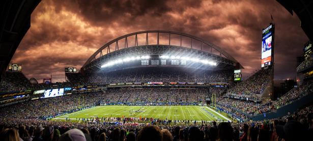 德约科维奇重返赛场，持续失利首场状态出色，快船观众沸腾！比赛高潮迭起