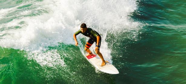 足球赛场焦点！瑞士队对阵俄罗斯队，强强对话引爆全球球迷关注