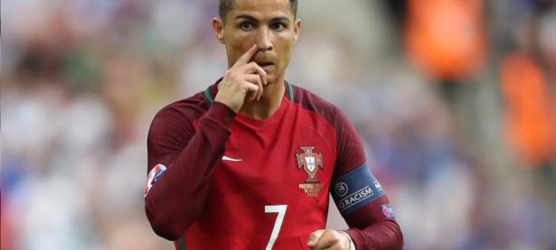 电竞赛场焦点！英格兰队对阵巴西队，体能极限考验，赛场硬仗一触即发