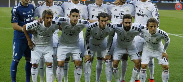 电竞赛场焦点！瑞士队对阵中国队，意外判罚引发热议，比赛氛围紧张