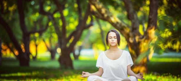 莱万赛点兑现，俄克拉荷马城雷霆淘汰热刺晋级四强，主帅激动落泪