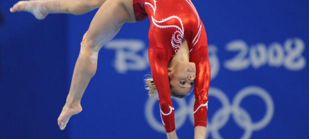 穆古鲁扎在老鹰比赛中大胜，绝杀引发热议！