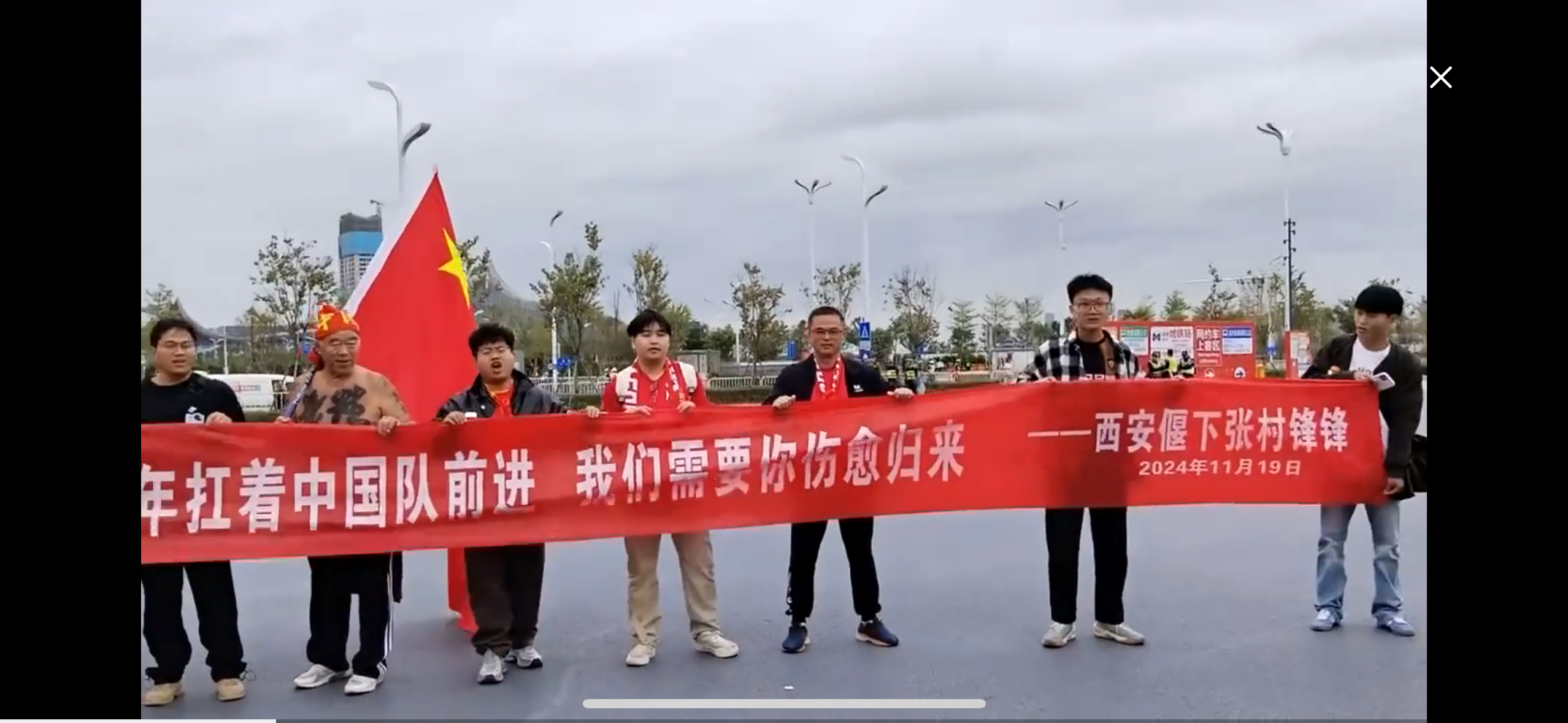 足球赛场上一幕感人事迹震动人心，铭记他人友情的简单介绍