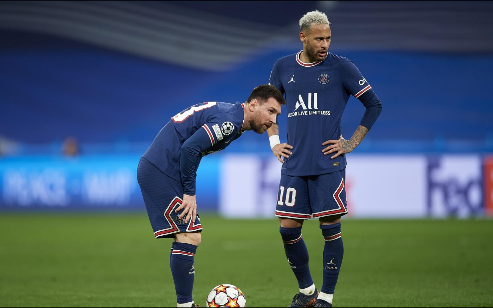 包含本泽马错失单刀球，梅西门将神勇扑救成最大功臣！的词条